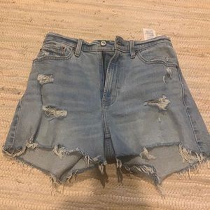 Abercrombie 4 inch mom shorts